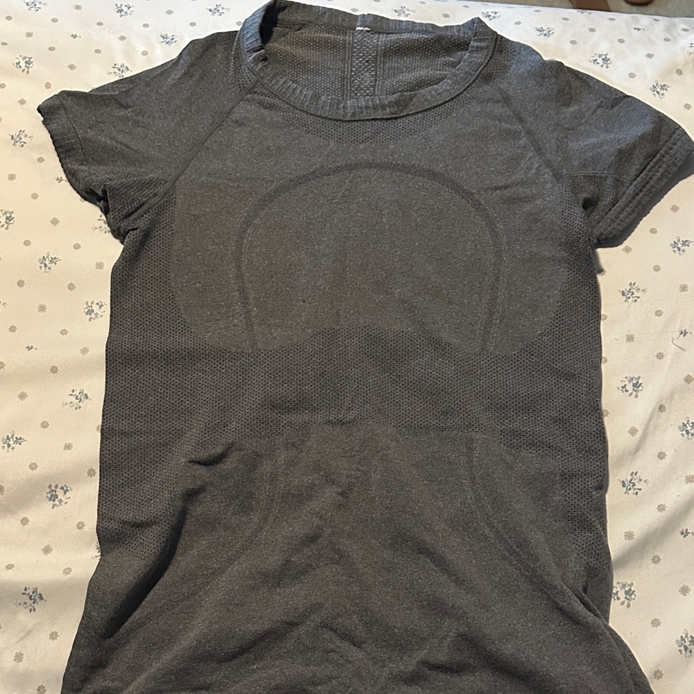 Lululemon swiftly tech Women's Gray Athletic Top